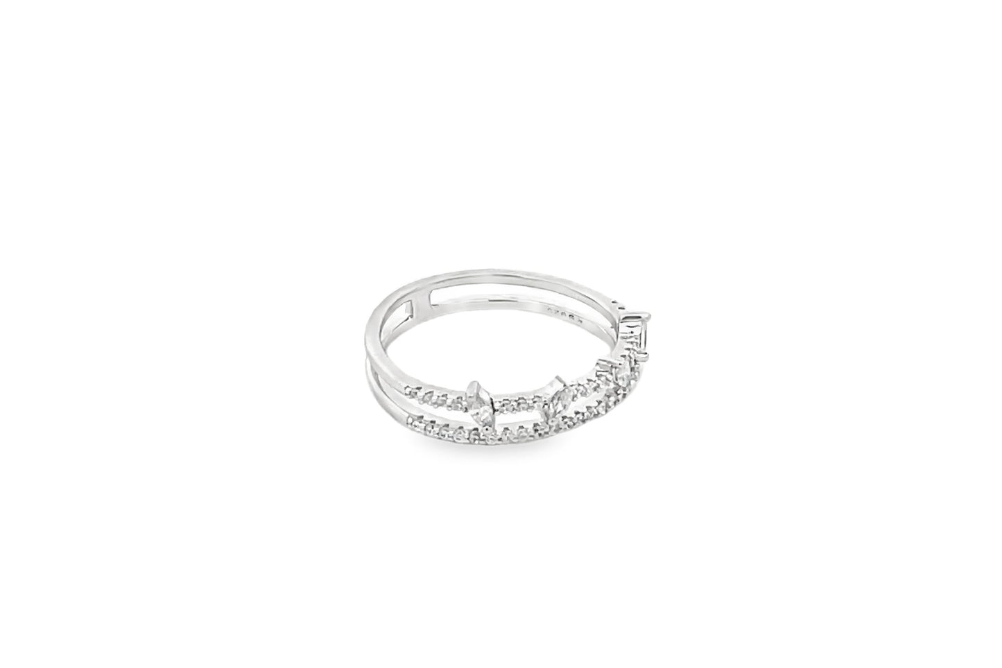 Elegant Silver Ring with Sparkling Details