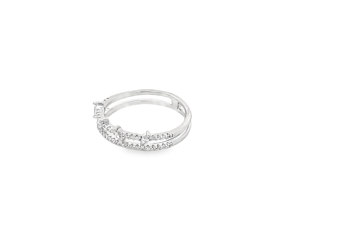 Elegant Silver Ring with Sparkling Details