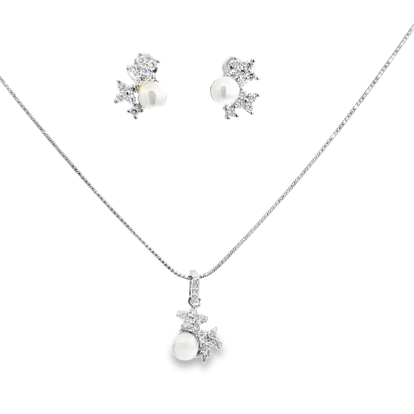 Elegant Pearl and Diamond Jewelry Set