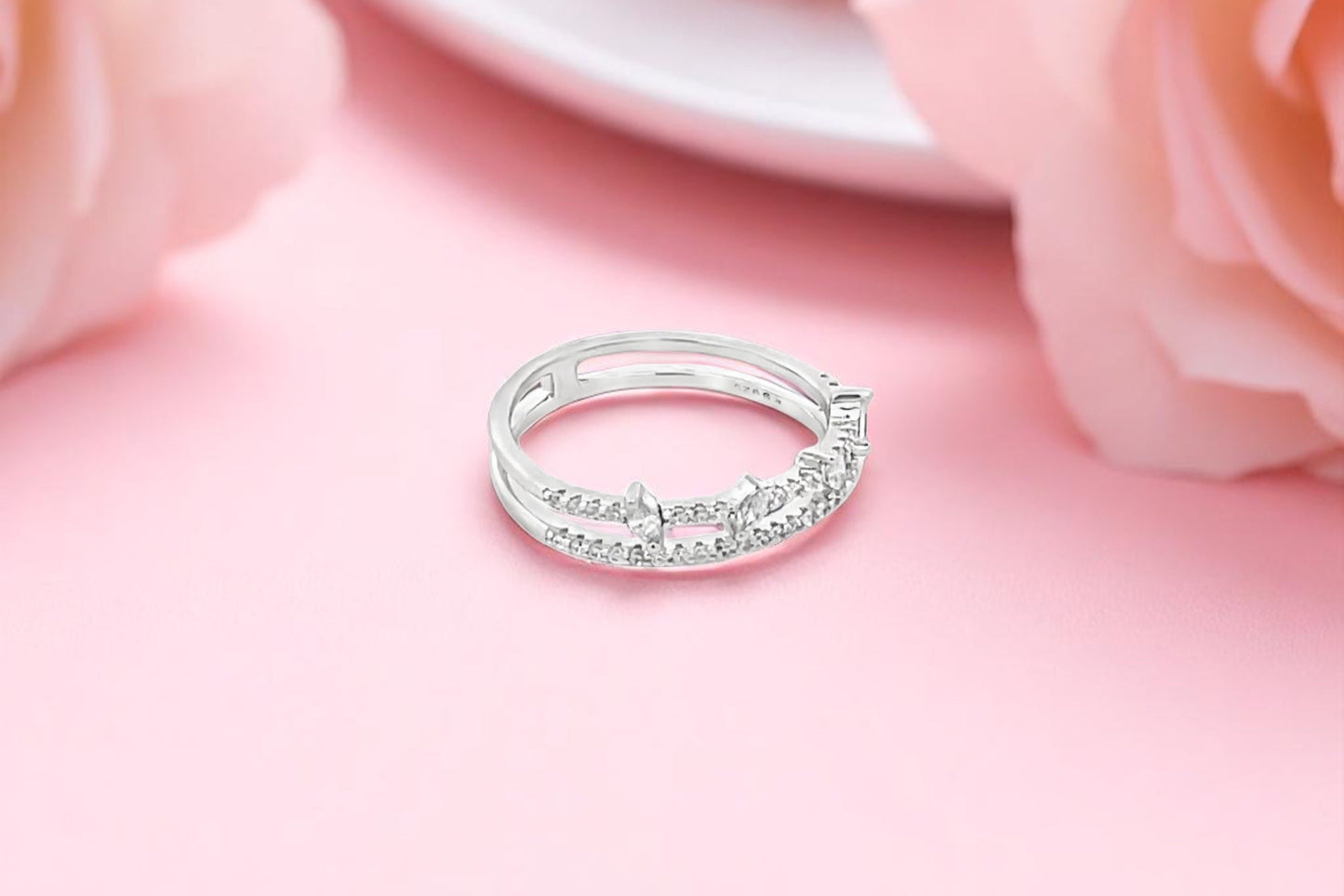 Elegant Silver Ring with Sparkling Details