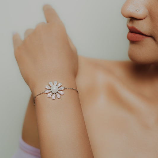 Pearl and Petals Brilliance bracelet