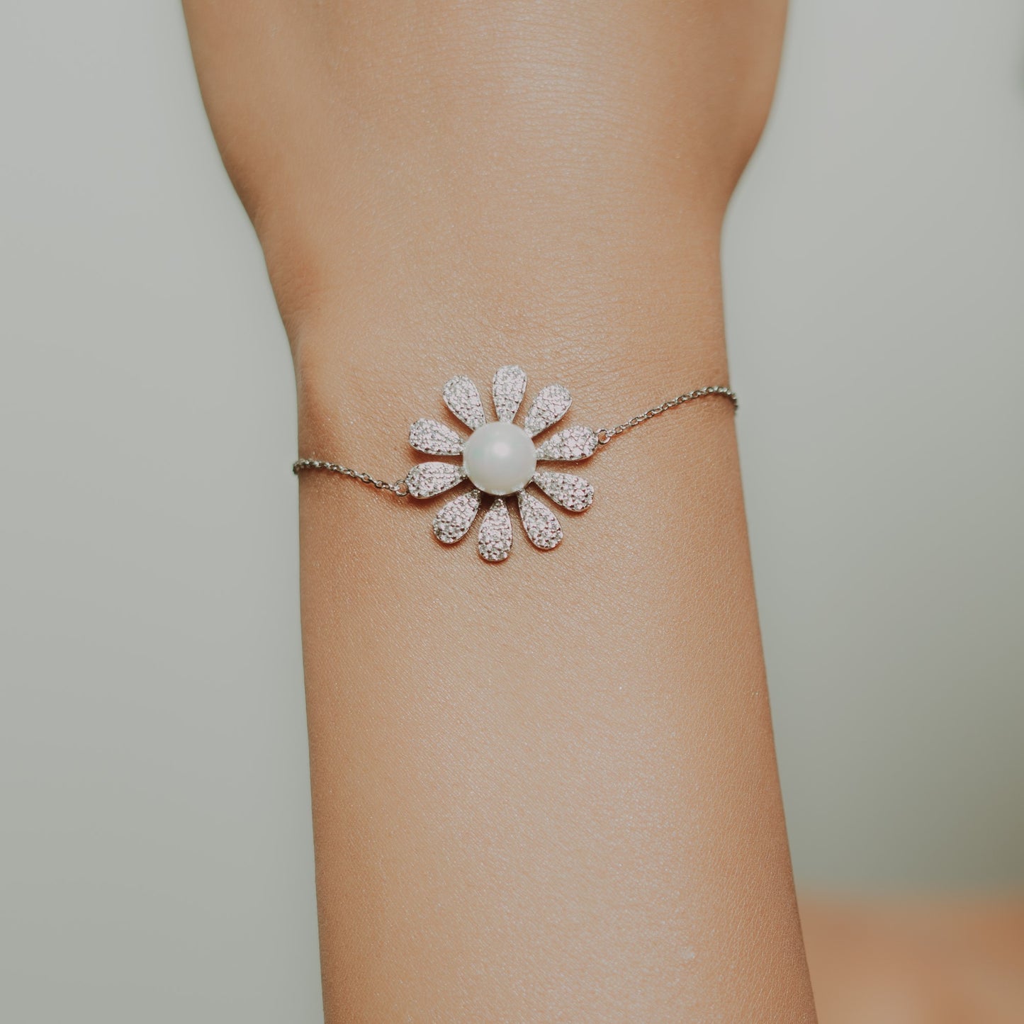Pearl and Petals Brilliance bracelet