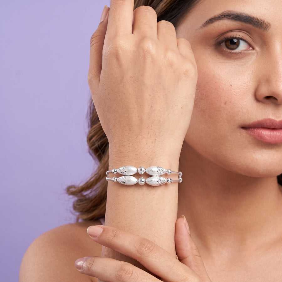 The Contemporary Textured Spindle Silver Kada