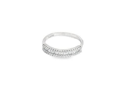 Elegant Silver Ring with Sparkling Details
