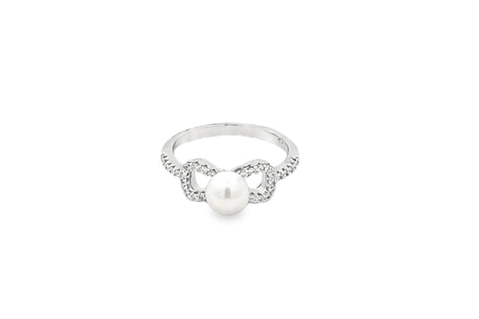 Elegant Pearl and Silver Ring