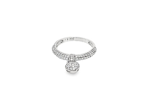 Elegant Silver Ring with Sparkling Detail