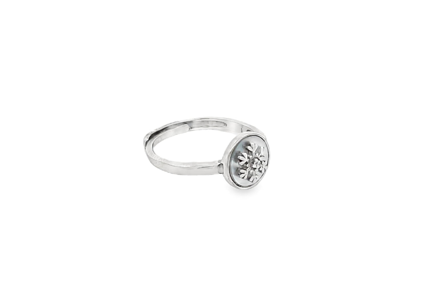 Elegant Silver Floral Ring