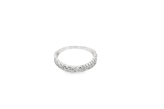 Elegant Silver Ring with Intricate Design