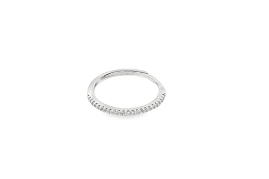 Elegant Silver Ring with Intricate Design