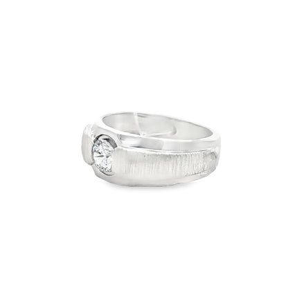 White Gold Solitaire Ring with Round Brilliant Diamond