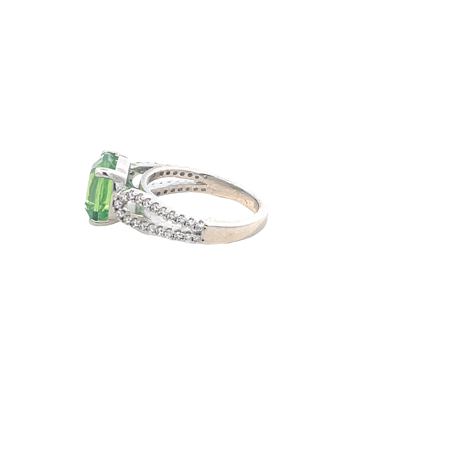 Cushion Brilliant Cut Peridot White Gold Cocktail Ring