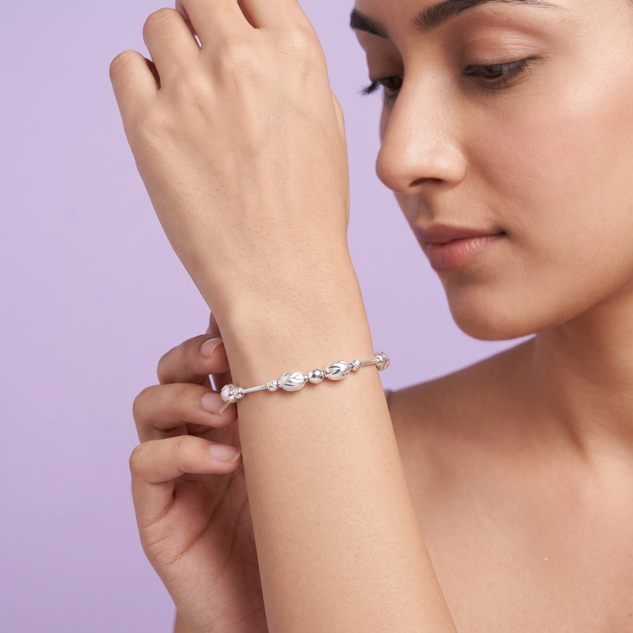 The Contemporary Etched Spindle Snake Chain Kada