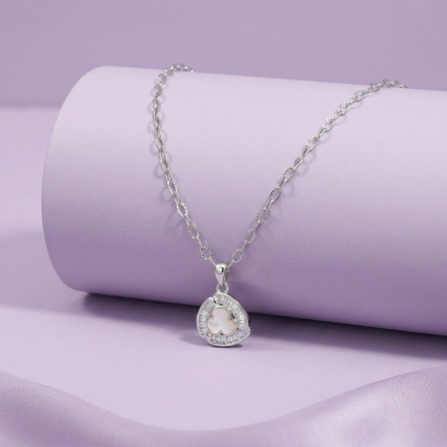 925 Silver Clover Mother of Pearl Necklace – Vintage-Inspired Lucky Charm Pendant